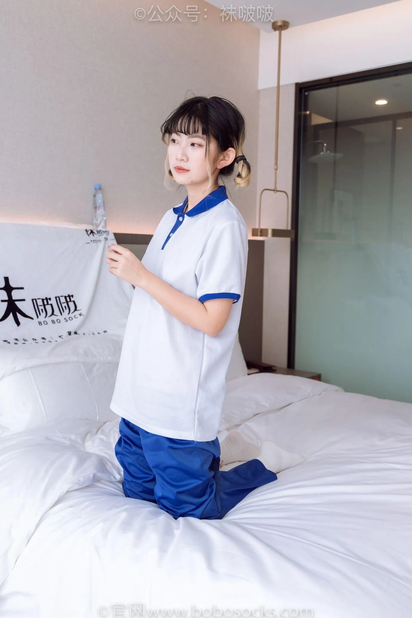 [BoBoSocks袜啵啵]NO.042 砂糖-校服、板鞋、白棉袜、油亮白丝 [139P]插图2